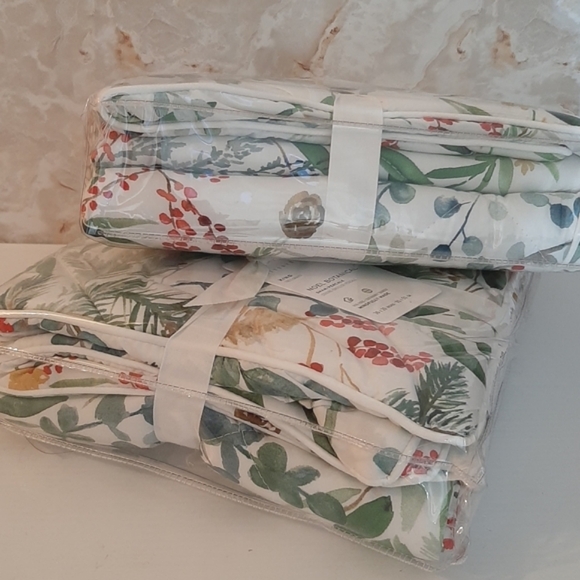 Pottery Barn Noel Botanical Percale King Shams - Picture 6 of 10